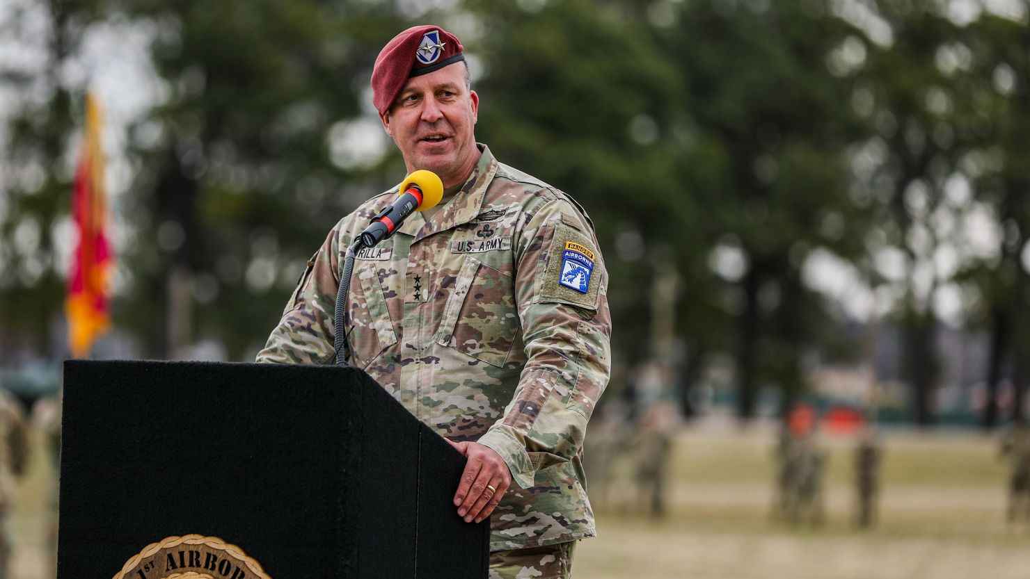 بوليتيكو: ترامب يستعين بـ"الجنرال الغوريلا" لمهاجمة نووي إيران