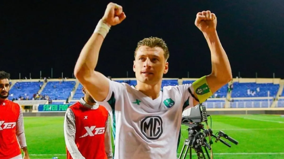 طرابزون سبور يتفق مع إزغان أليوسكي لاعب الأهلي السعودي