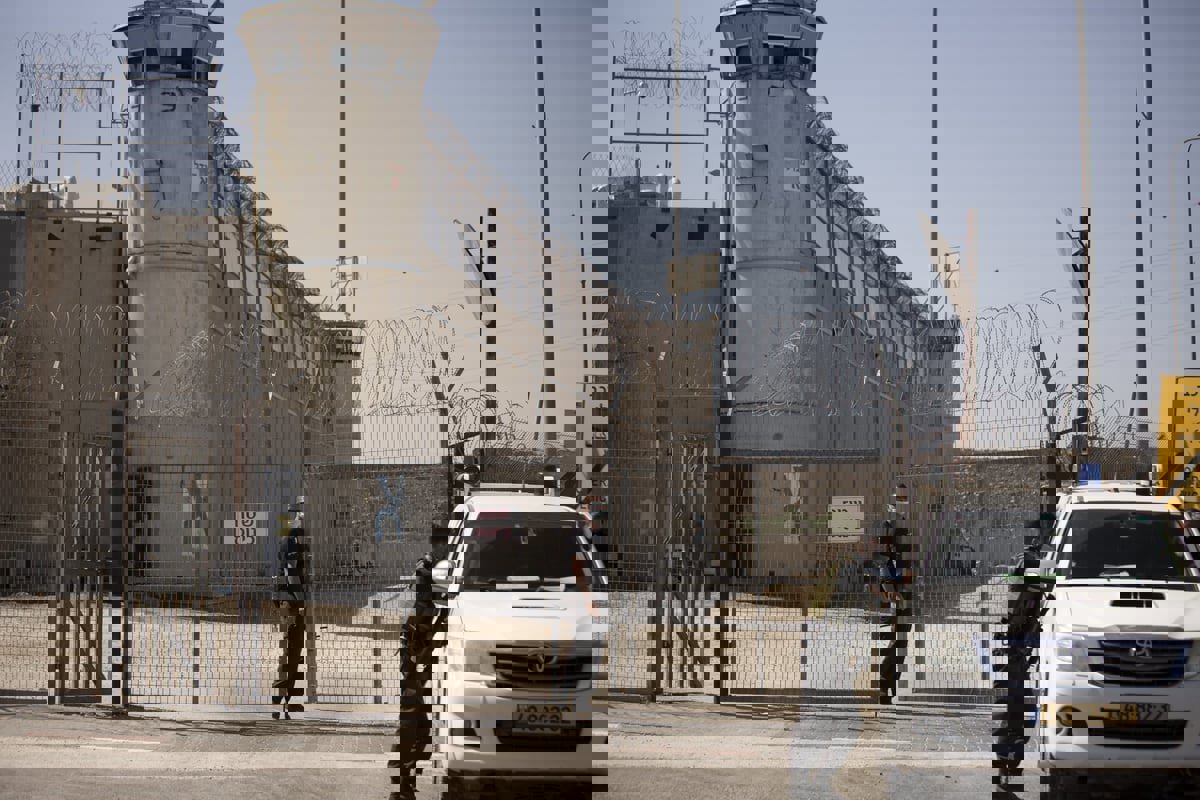 "غوانتانامو النقب".. معتقل إسرائيلي "غامض" وسط الصحراء