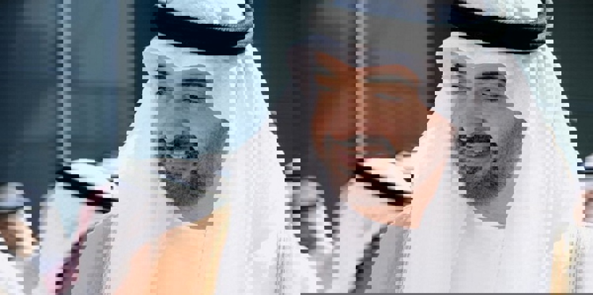 بالفيديو.. محمد بن زايد يثير دهشة المصلين في مسجد بدبي