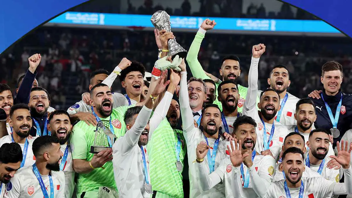 "يطقطقون عليه إنه سمين فأسكتهم".. تعليق مثير حول تألق حارس البحرين (فيديو)