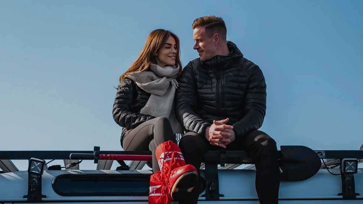 مثل كريستيانو رونالدو وجورجينا.. قائد برشلونة يظهر مع صديقته في "الجيم" (صور)