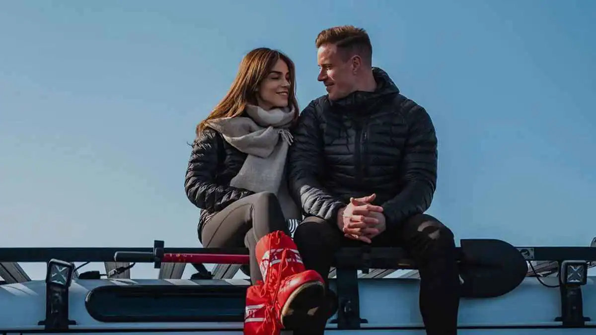 مثل كريستيانو رونالدو وجورجينا.. قائد برشلونة يظهر مع صديقته في "الجيم" (صور)