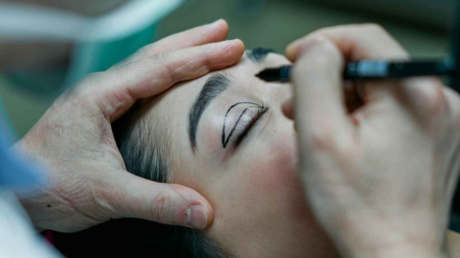 ضبط طبيب وهمي في مركز تجميل معروف بالعراق