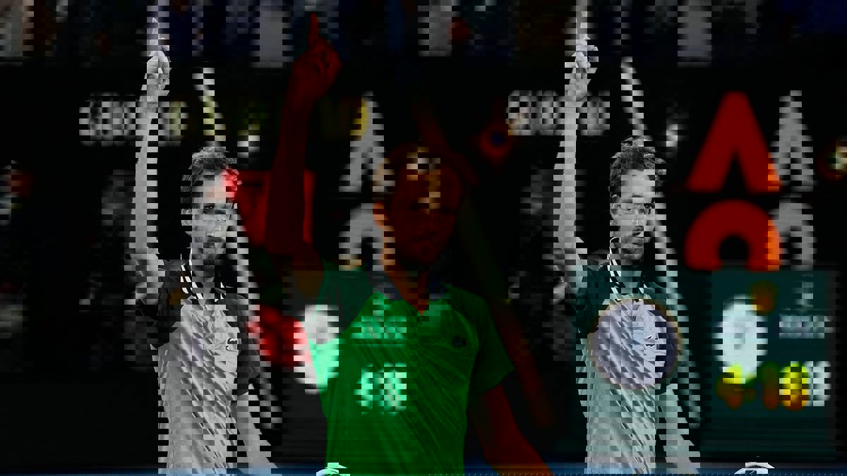 ميدفيديف يهزم زفيريف ليضرب موعدا مع سينر بنهائي أستراليا المفتوحة