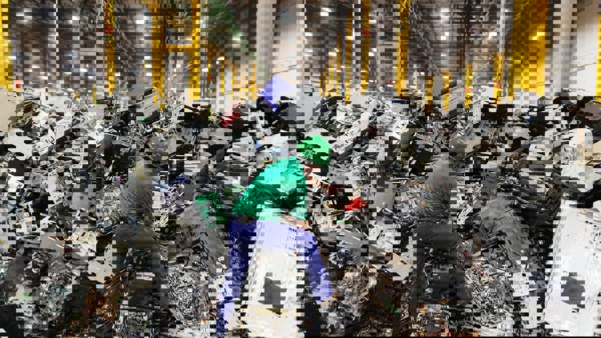 تقرير: الهواتف والأجهزة الكهربائية "المكسورة" قنبلة "مرضية" شديدة الخطورة