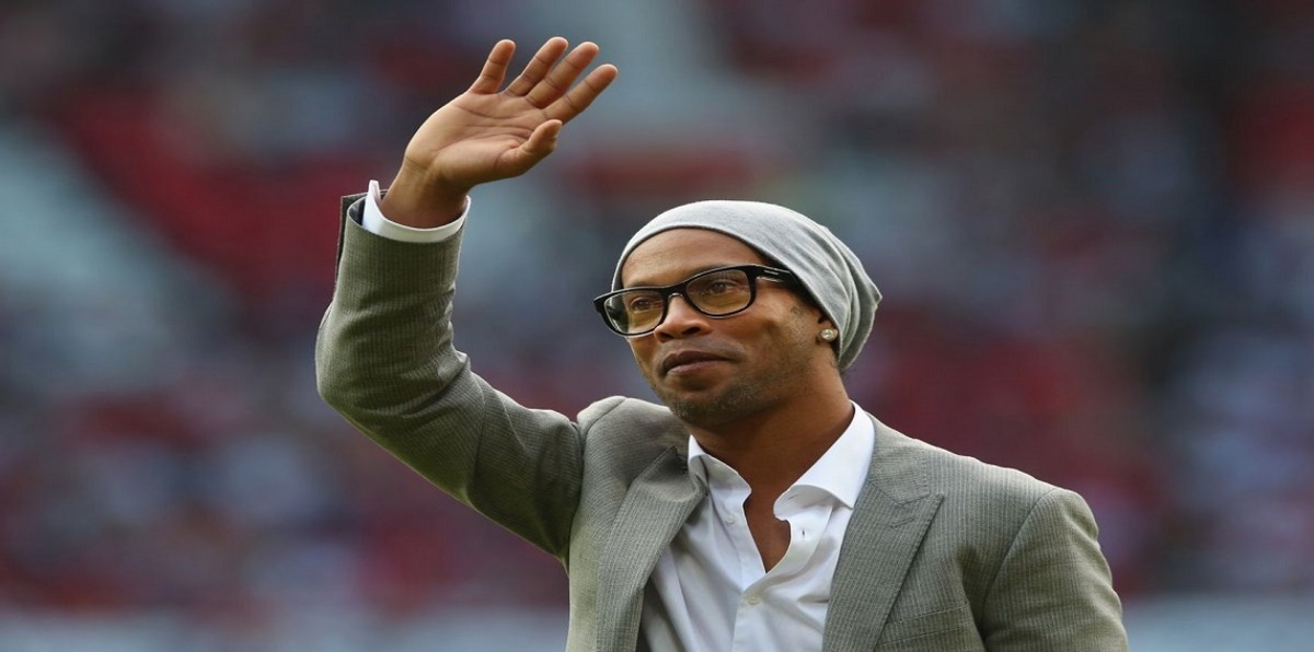 رونالدينيو يبتعد عن كرة القدم تمامًا ويتجه للسياسة