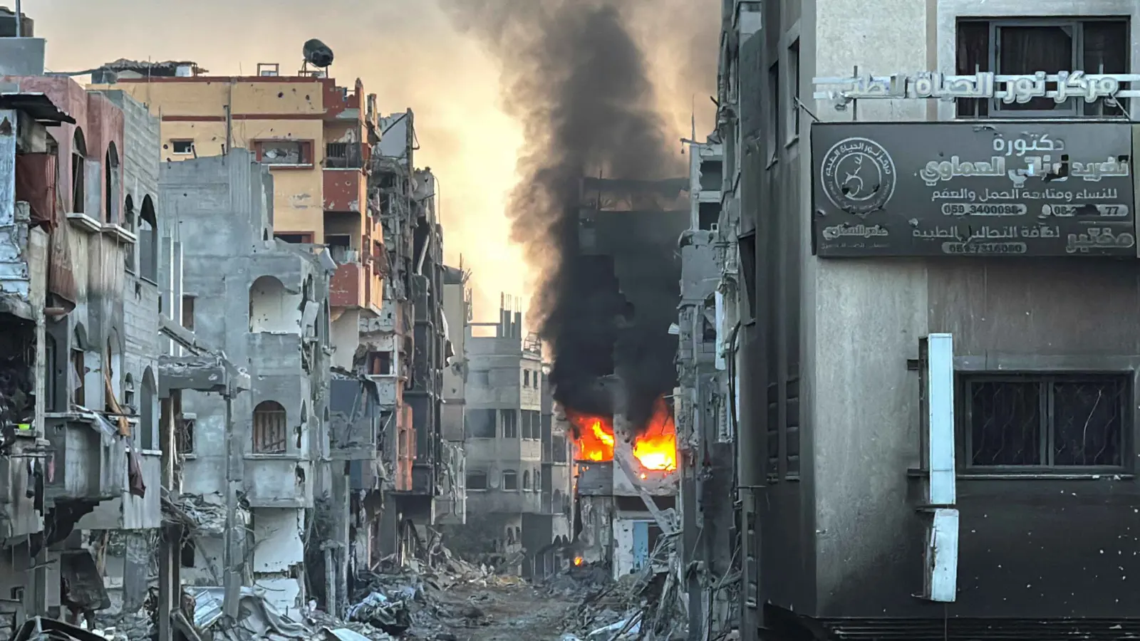 خبراء: إسرائيل تكثف قصف غزة لإرغام "حماس" على القبول بشروطها