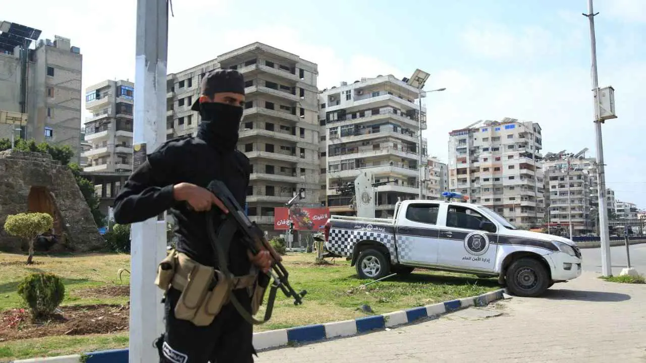 بينهم عاطف نجيب.. تحريك دعوى الحق العام بحق مسؤولين سوريين سابقين