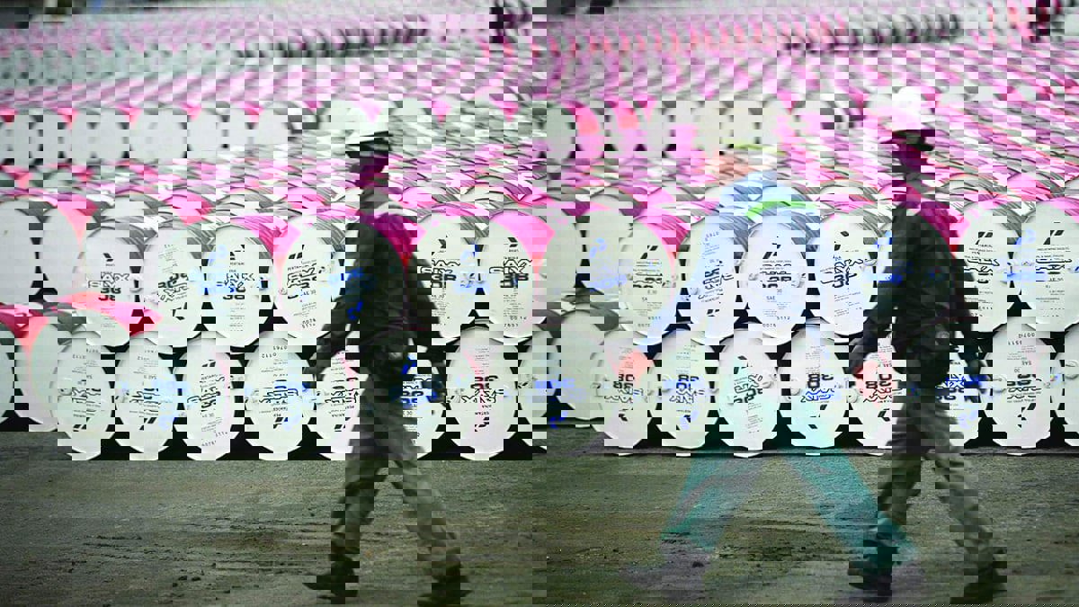 ارتفاع أسعار النفط بفضل توقعات بالسحب من المخزونات.. ومخاوف الفيروس تكبح المكاسب