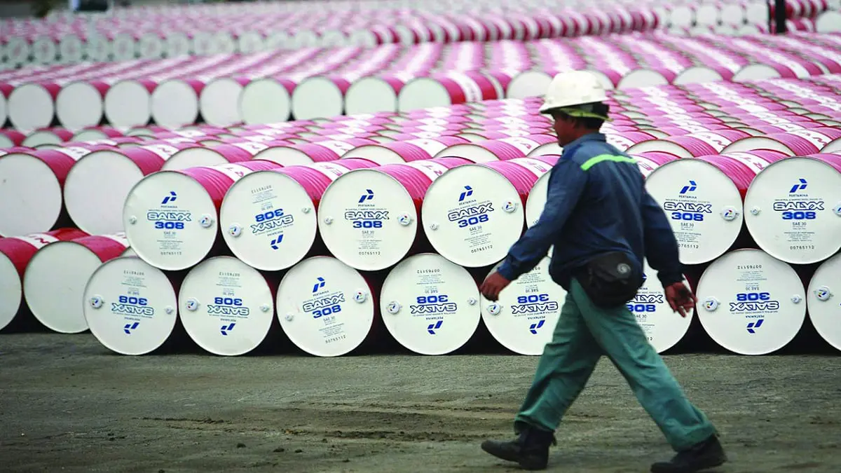 ارتفاع أسعار النفط بفضل توقعات بالسحب من المخزونات.. ومخاوف الفيروس تكبح المكاسب