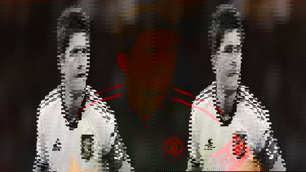 هاري ماغوير يتوه أثناء خروج فريقه من غرف خلع الملابس لمواجهة برايتون (فيديو)