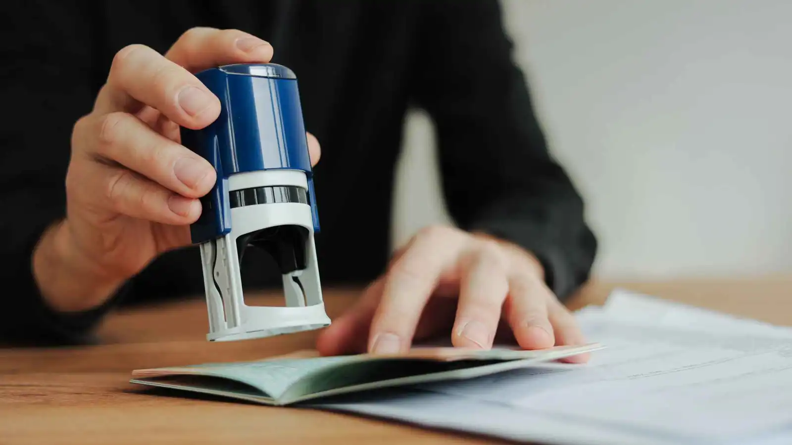 بحسب مؤشر "هينلي".. أقوى جوازات السفر حول العالم في 2026