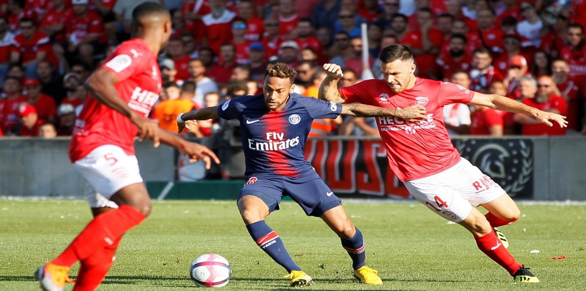 نيمار يتوسل إلى زملائه السابقين للعودة إلى نادي برشلونة