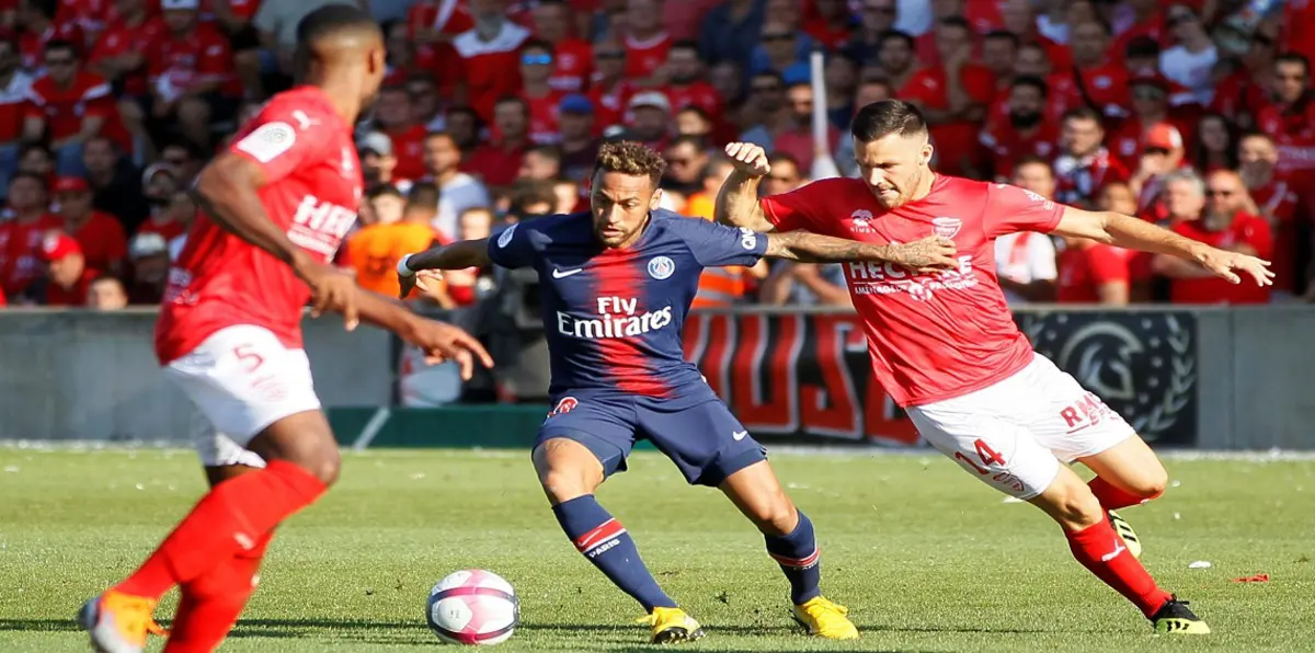 نيمار يتوسل إلى زملائه السابقين للعودة إلى نادي برشلونة