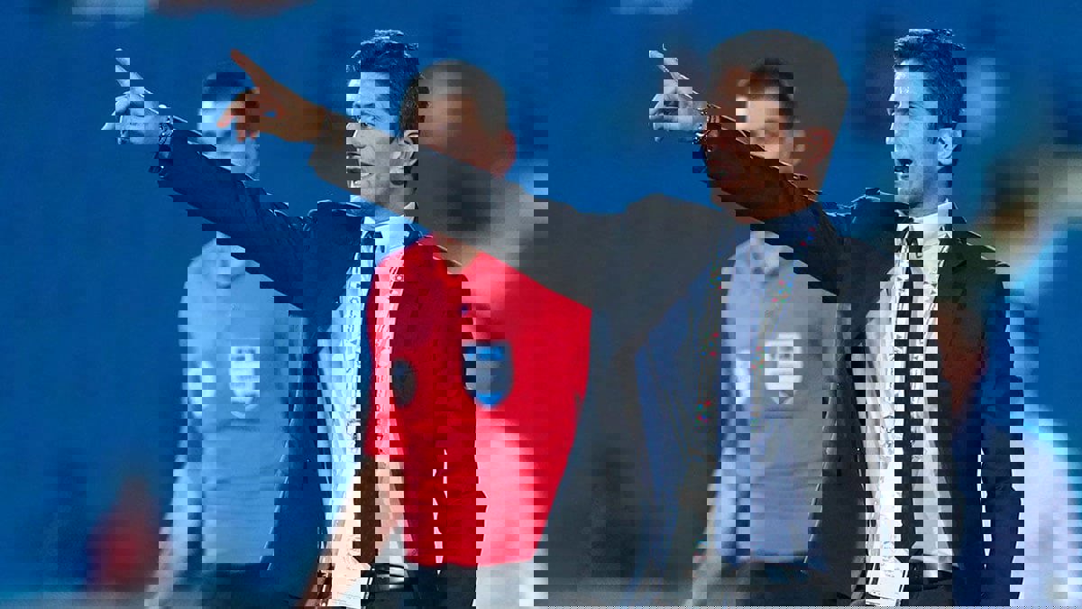 صحيفة تكشف تفاصيل عرض فنربخشة للتعاقد مع رازفان لوشيسكو وموقف مدرب نادي الهلال السعودي