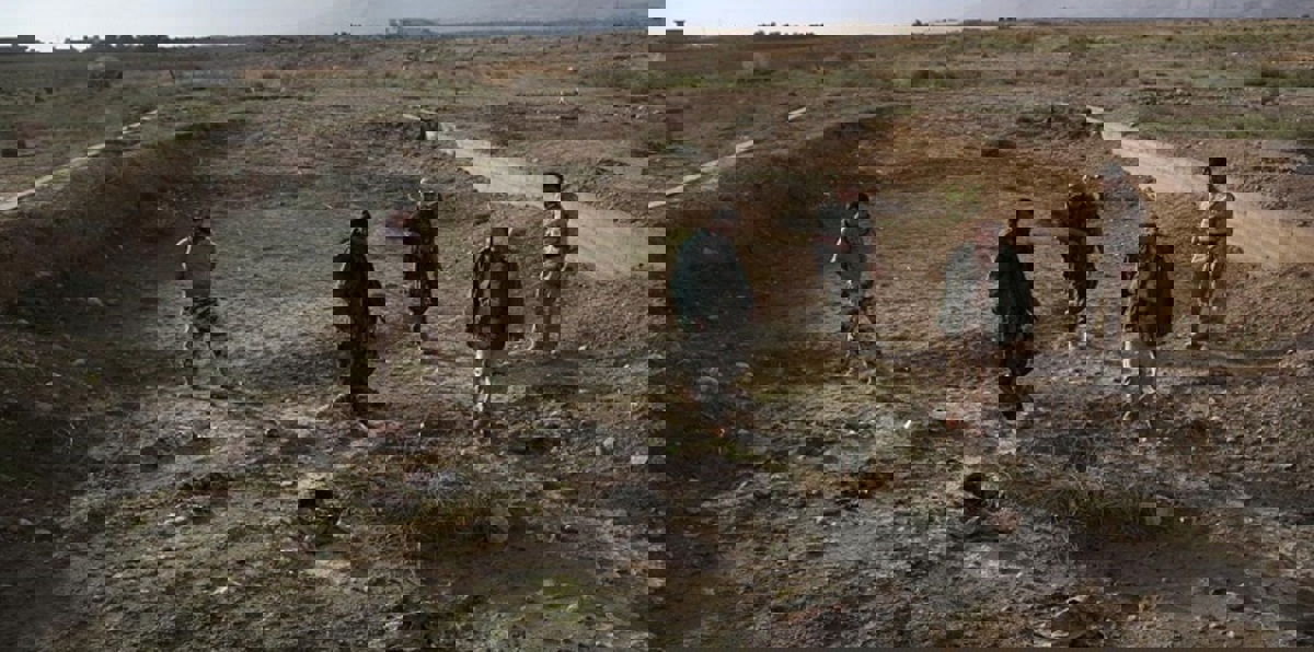 الجيش الليبي يعثر على 30 قبرًا لمتشددين في بنغازي