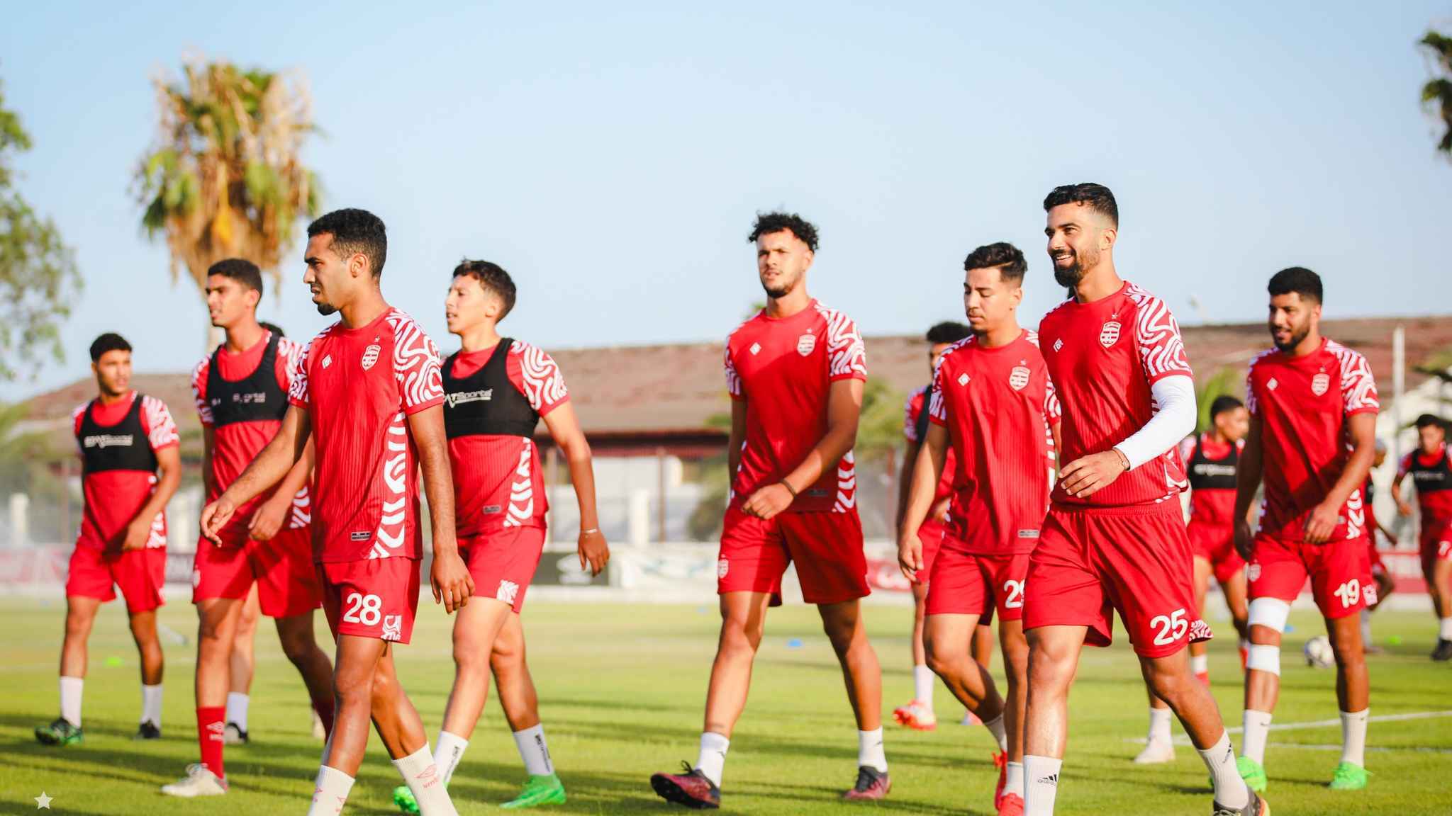 مدرب الإفريقي التونسي يصدم 5 نجوم قبل بداية الموسم الجديد