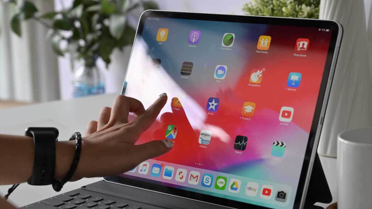 بديل للكمبيوتر.. كيف تحول جهاز آيباد إلى محطة عمل متكاملة؟