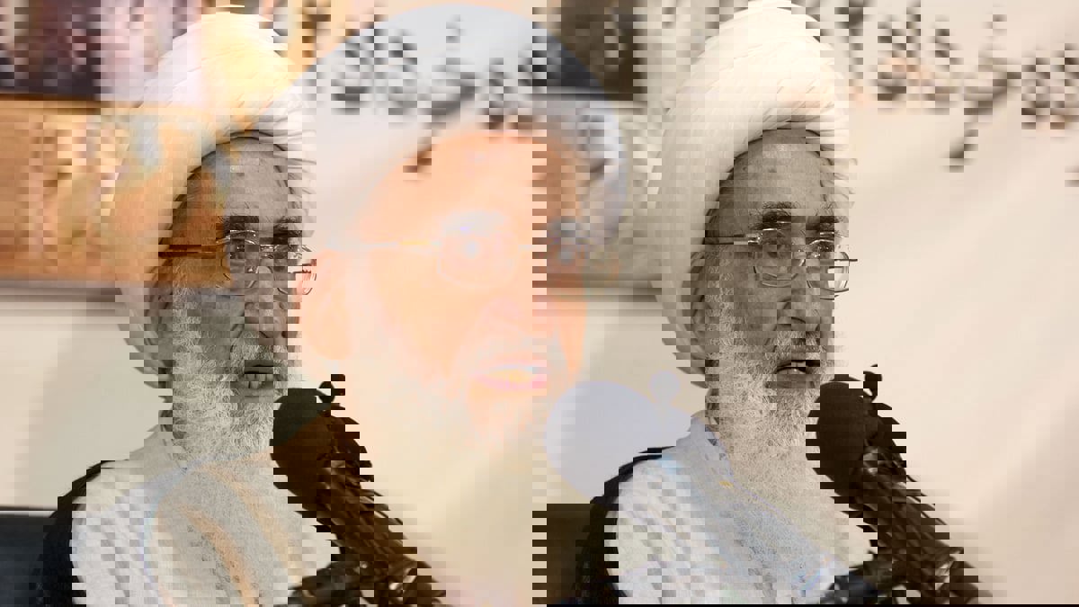 إيران.. مرجع ديني بارز يحضّ السلطات على "الإصغاء لمطالب الشعب"