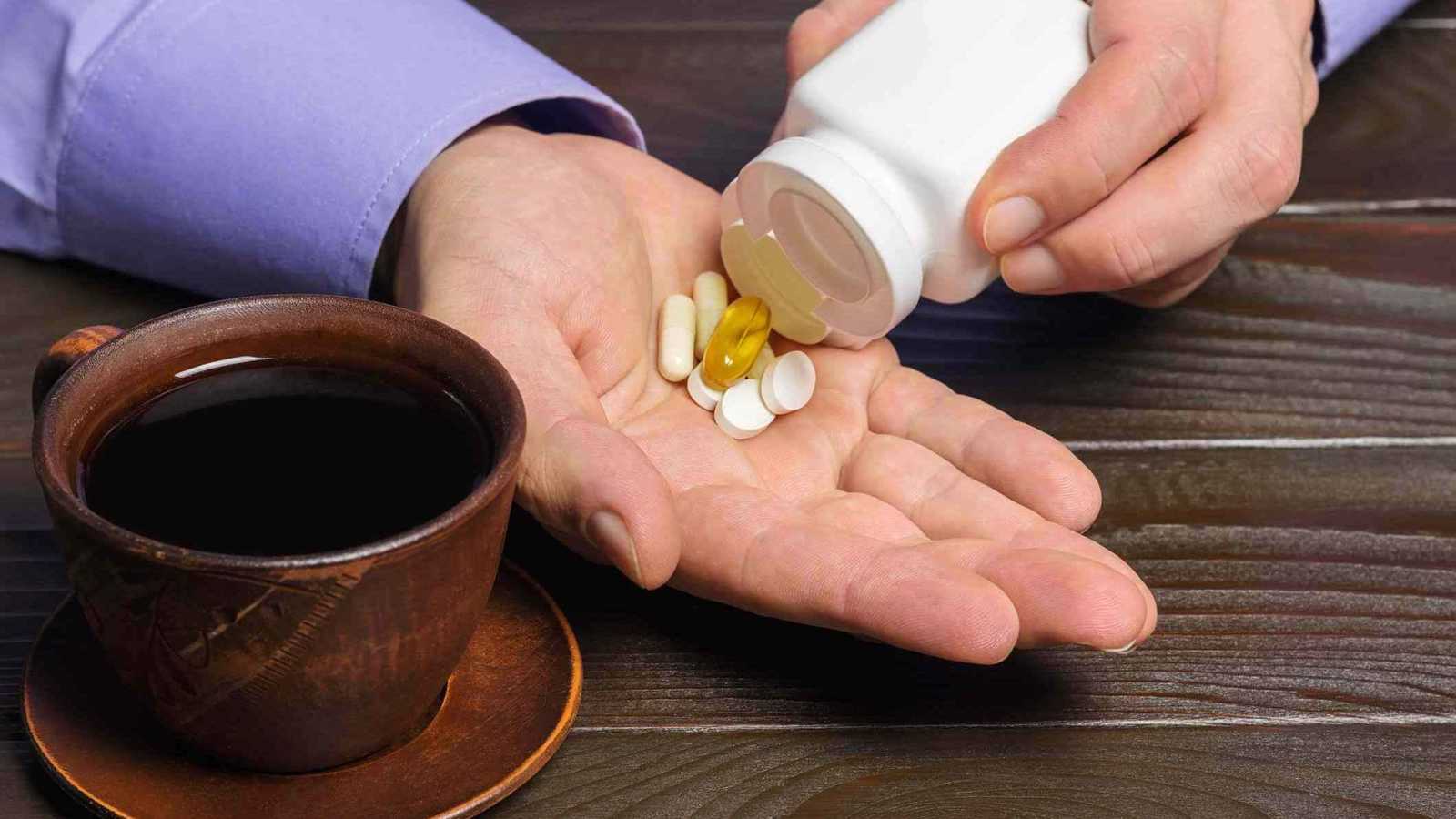 قائمة أدوية يحذر الأطباء من تناولها مع القهوة