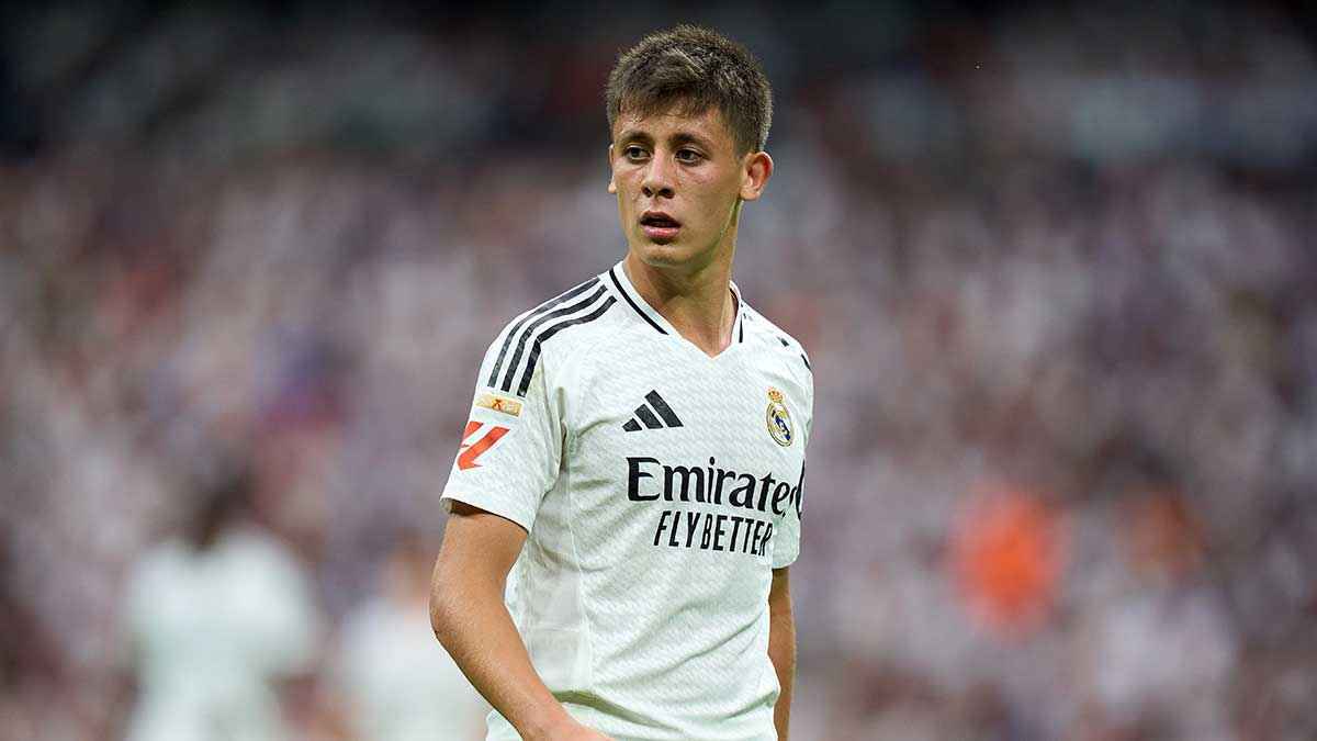 ما سرّ زيارة أردا غولر لجوزيه مورينيو؟ (صور)