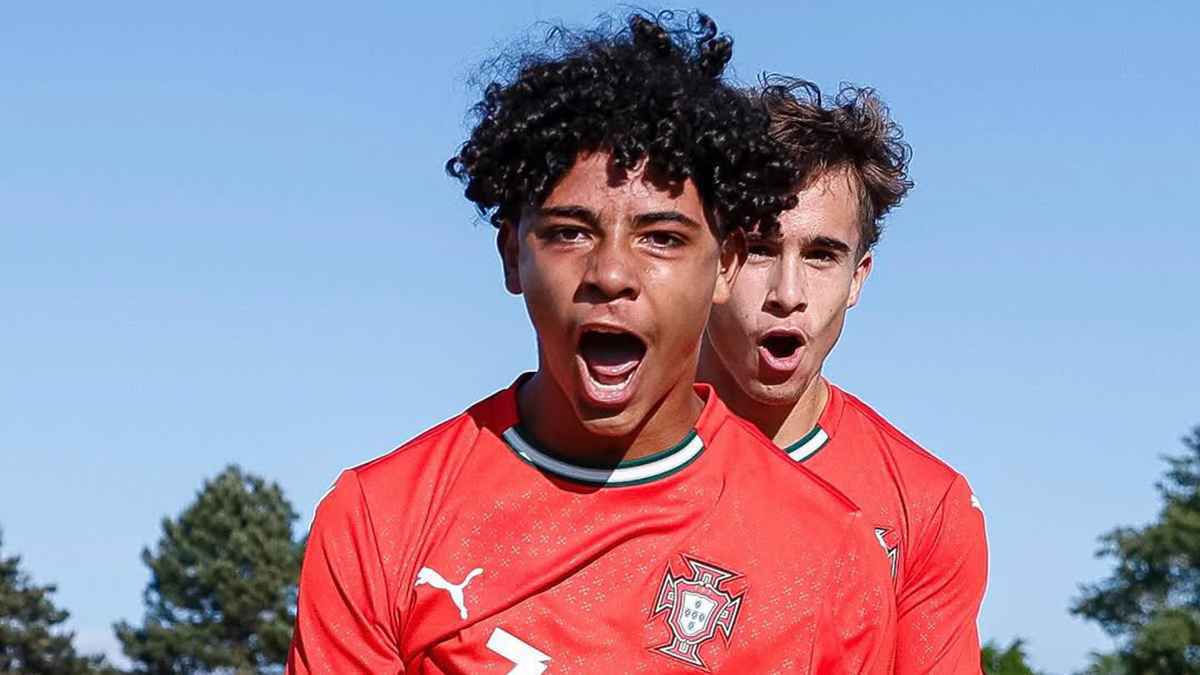 سجل ثنائية.. كريستيانو جونيور يتوج بأول بطولة مع منتخب البرتغال (فيديو)