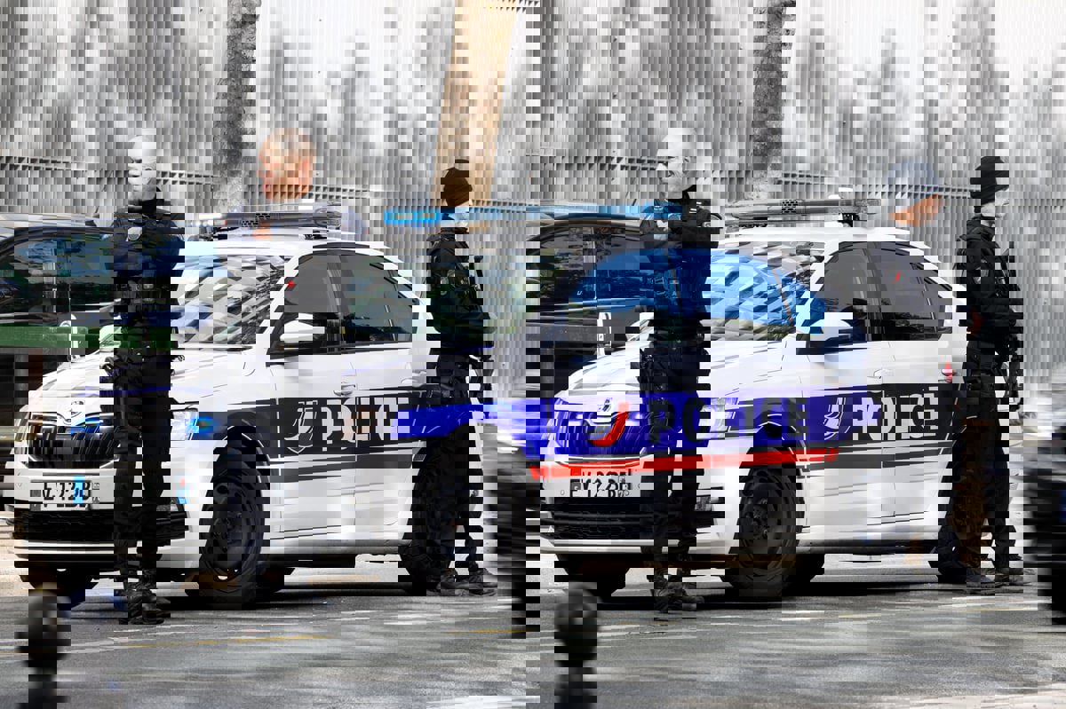 الشرطة الفرنسية تقتل رجلاً حاول إضرام النار في كنيس يهودي