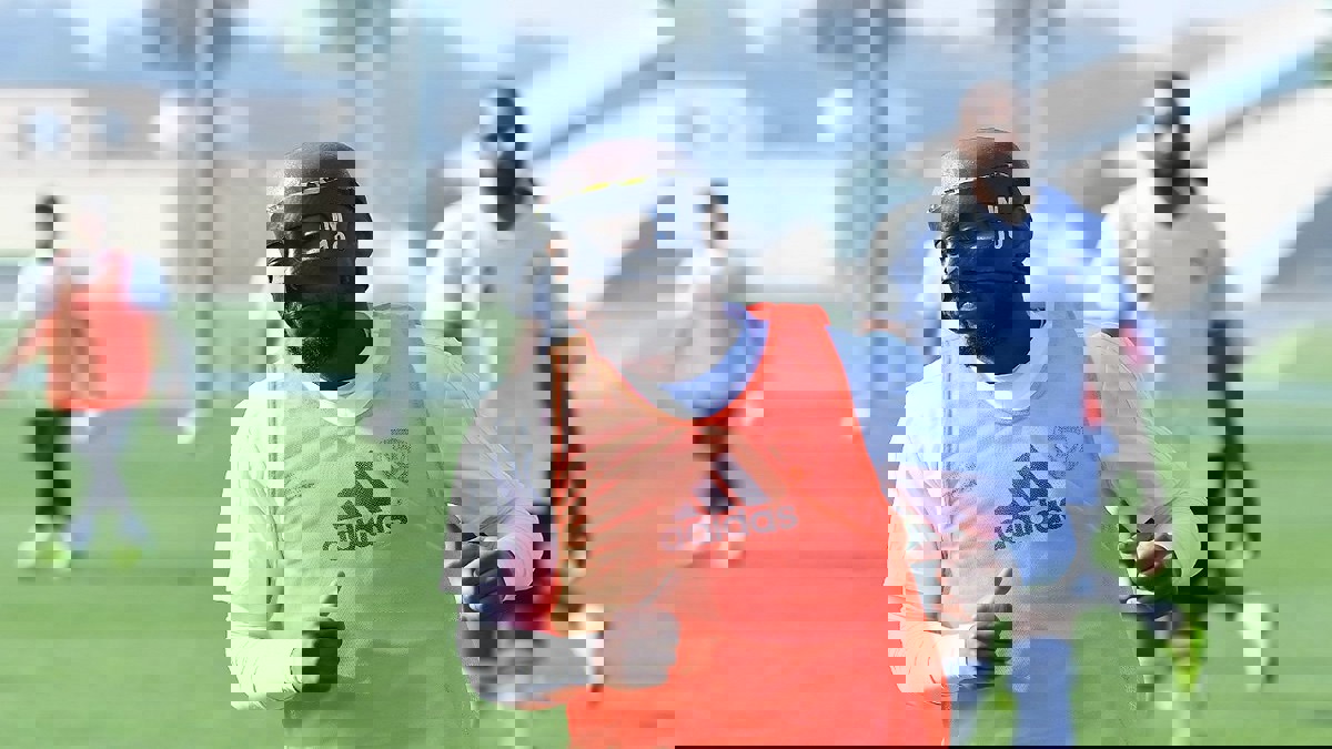 مباراة الإمارات والبحرين.. تعرّف على رسالة إسماعيل مطر لجماهير "الأبيض"