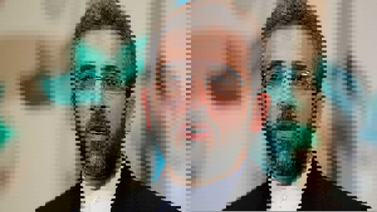 تقرير: إيران تسعى إلى تحصيل ديون من بريطانيا تعود لأيام الشاه