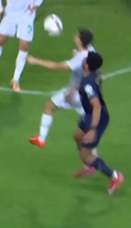 التحام أحمد ربيع لاعب الزمالك مع لاعب المصري