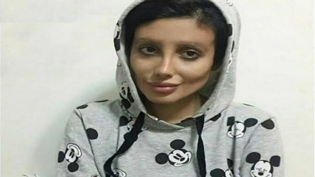 إيران تفرج عن شبيهة أنجلينا جولي بكفالة