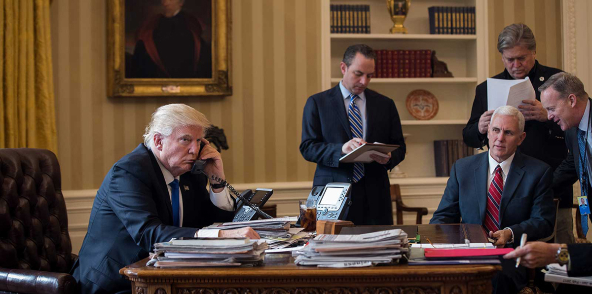 محامو البيت الأبيض يبحثون إجراءات عزل دونالد ترامب