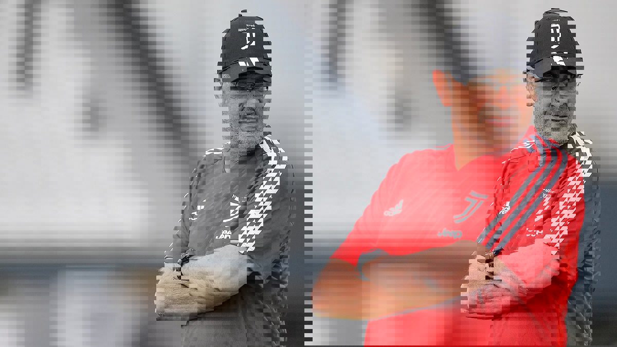 يوفنتوس يعلن إصابة مدربه ساري بالالتهاب الرئوي