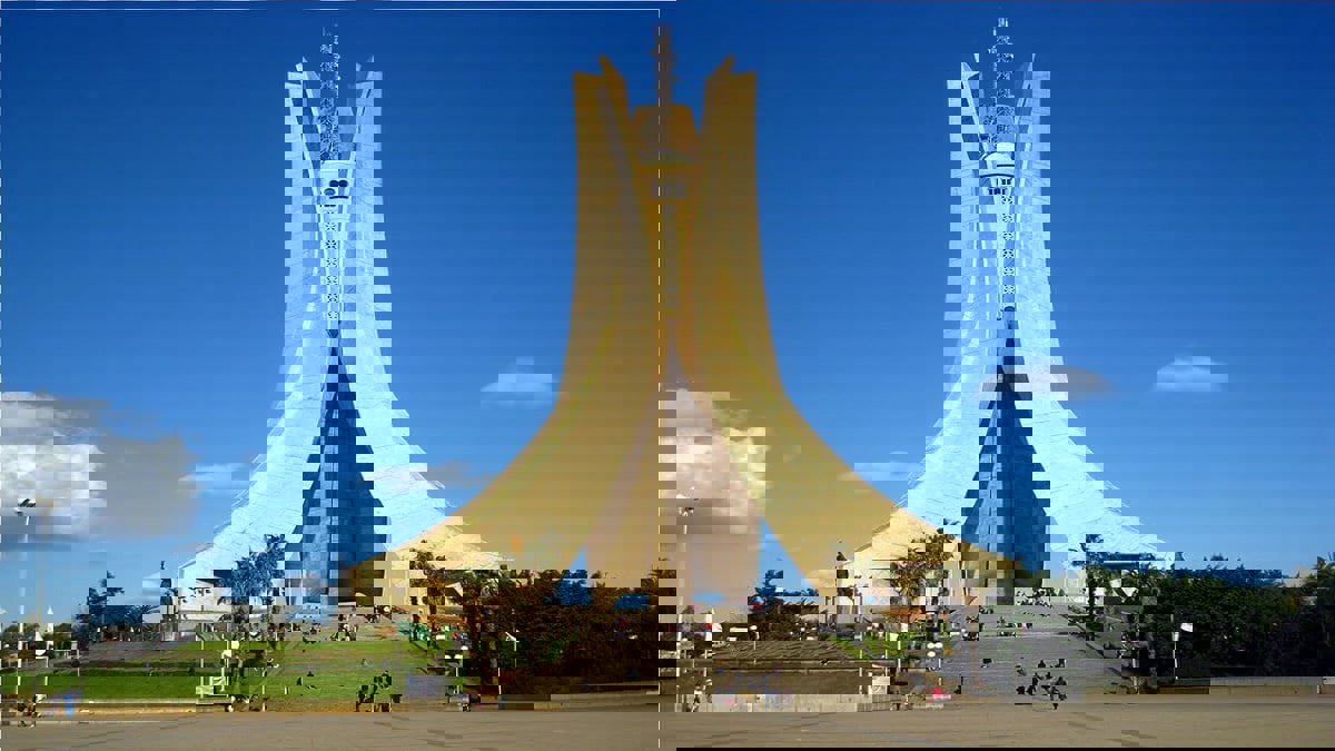 برنامج مقالب يثير غضب الجزائريين (فيديو)