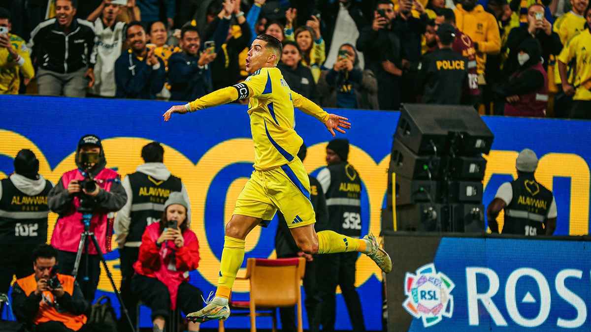 موقف كريستيانو رونالدو من السفر إلى إيران لمواجهة الاستقلال