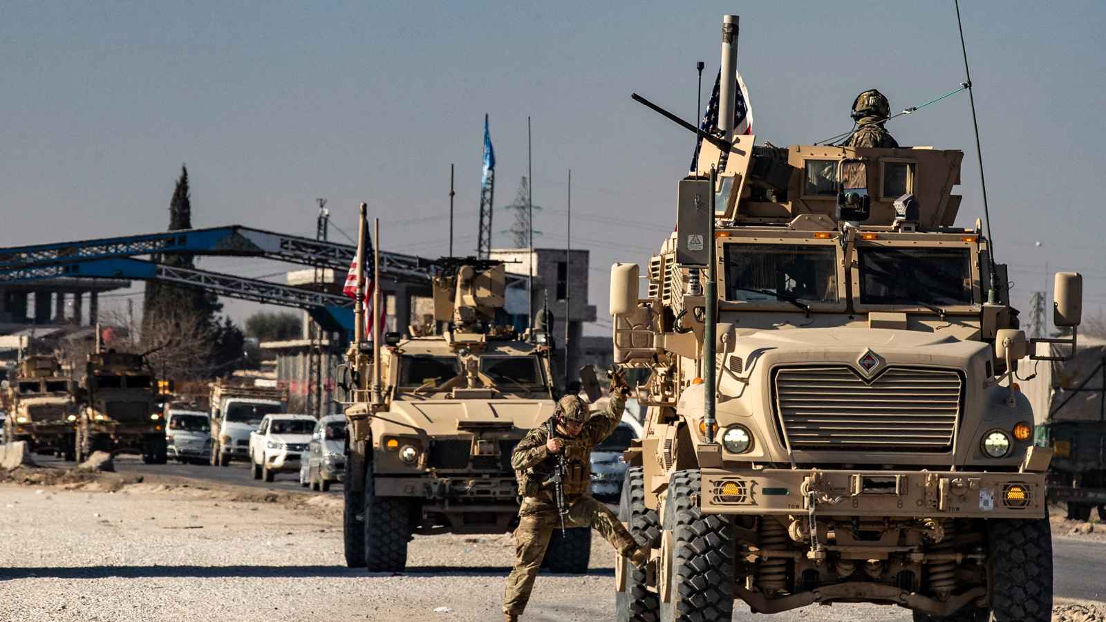 "وول ستريت جورنال": أمريكا تتوسط لدمج فصائل سورية مع قوات الشرع