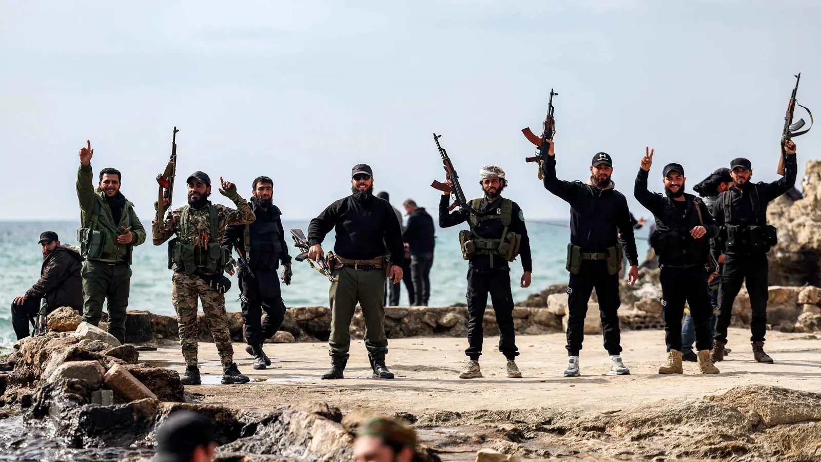 بسبب مجازر الساحل.. أول دعوى فرنسية ضد الشرع ووزراء سوريين