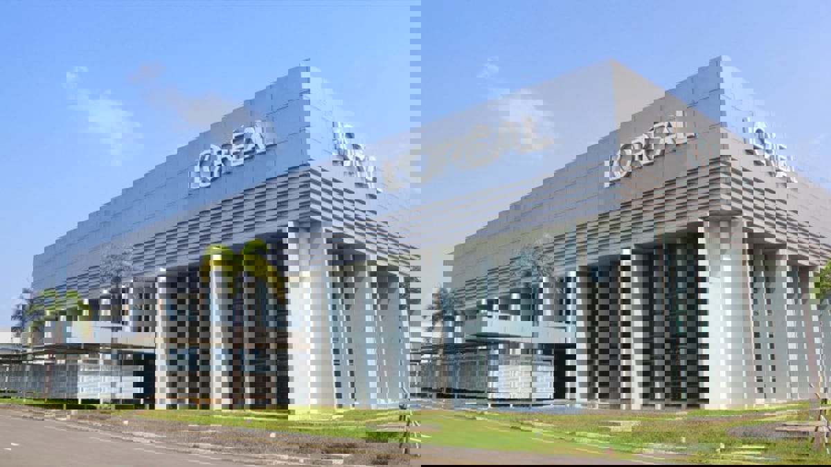 لوريال تتوقف عن استخدام كلمات "بيضاء وشقراء وتفتيح لون البشرة" في منتجاتها