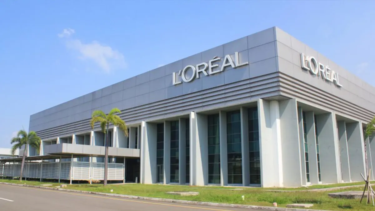 لوريال تتوقف عن استخدام كلمات "بيضاء وشقراء وتفتيح لون البشرة" في منتجاتها