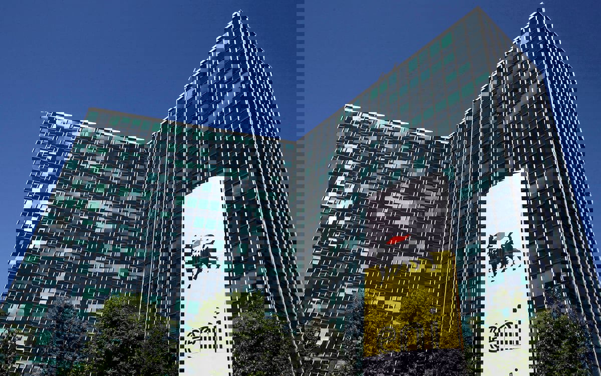 إيطاليا تخفض حصتها في "إيني" وتجمع 1.4 مليار يورو‎