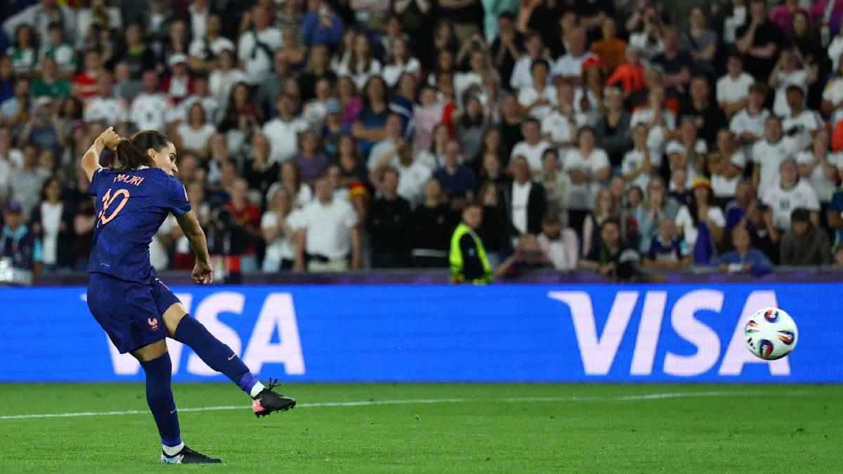 من هي أمل ماجري التي قتلت أحلام سيدات فرنسا في اليورو؟ (فيديو)