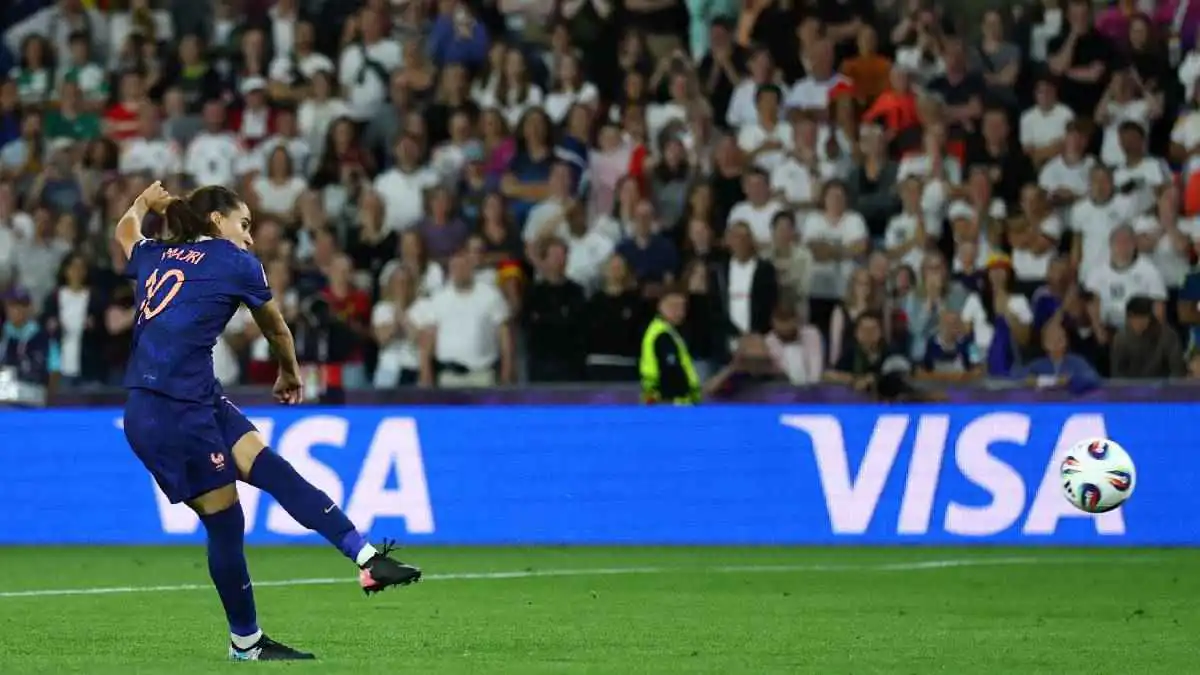 من هي أمل ماجري التي قتلت أحلام سيدات فرنسا في اليورو؟ (فيديو)