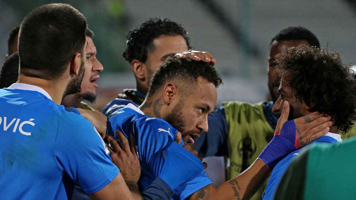 نيمار يبلغ الهلال السعودي بموعد عودته للملاعب