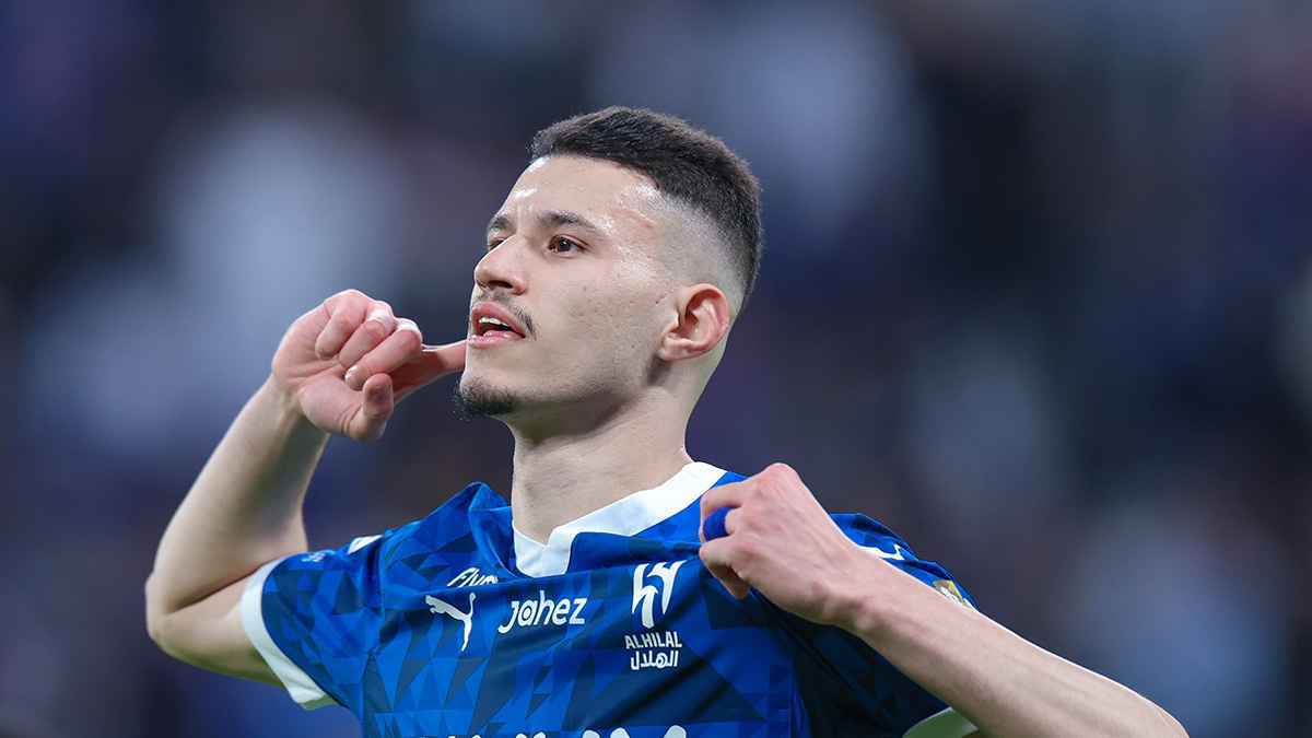 المنتخب أهله للهلال.. تعليق مثير حول هدف عبد الله الحمدان (فيديو) | إرم نيوز