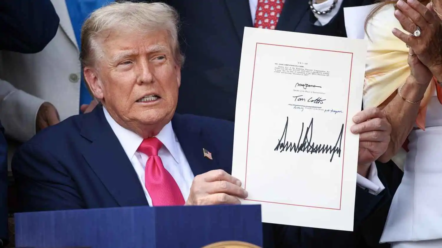 وسط قلق جمهوري.. قانون ترامب "الكبير" يتحول لـ"ذخيرة انتخابية" بيد الديمقراطيين