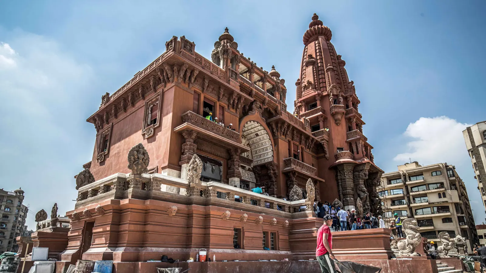 مصر.. حبس مسؤولين بعد سقوط عمود إنارة بحفل قصر البارون