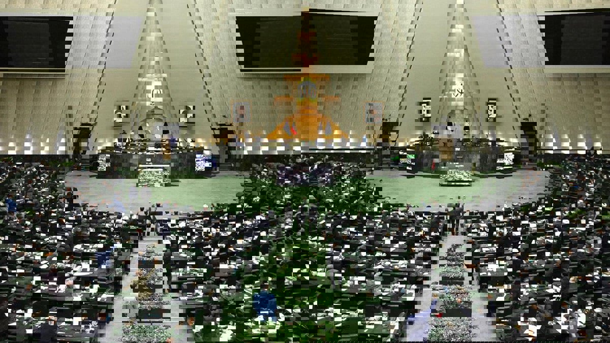 مشروع قانون في البرلمان الإيراني يجيز استخدام الرصاص ضد المهاجرين