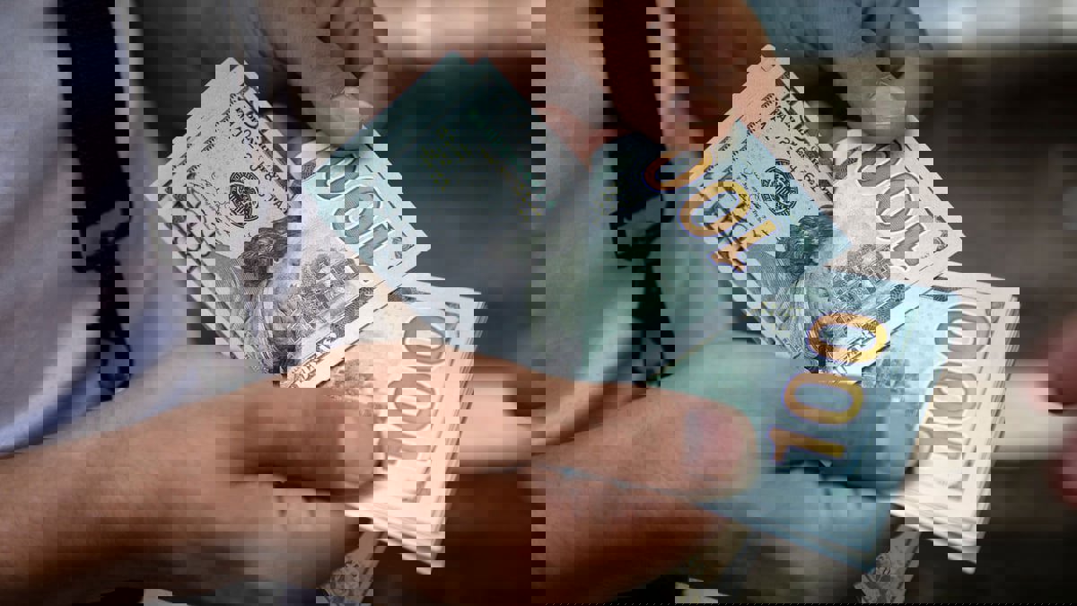 الدولار يصعد مع ترقب المستثمرين بيانات الوظائف الأمريكية