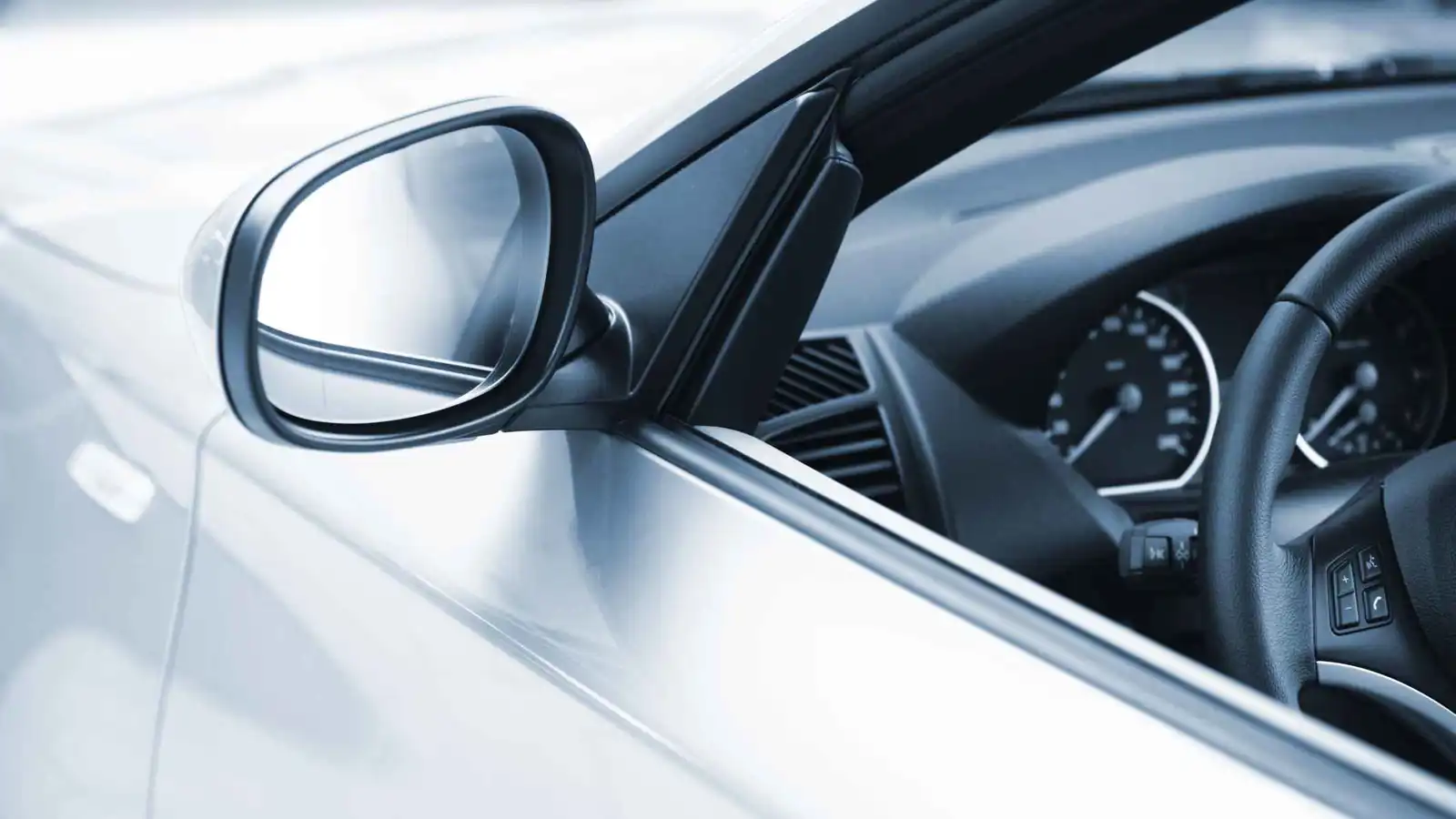 "حادث غريب".. نافذة سيارة تنهي حياة امرأة في فرنسا